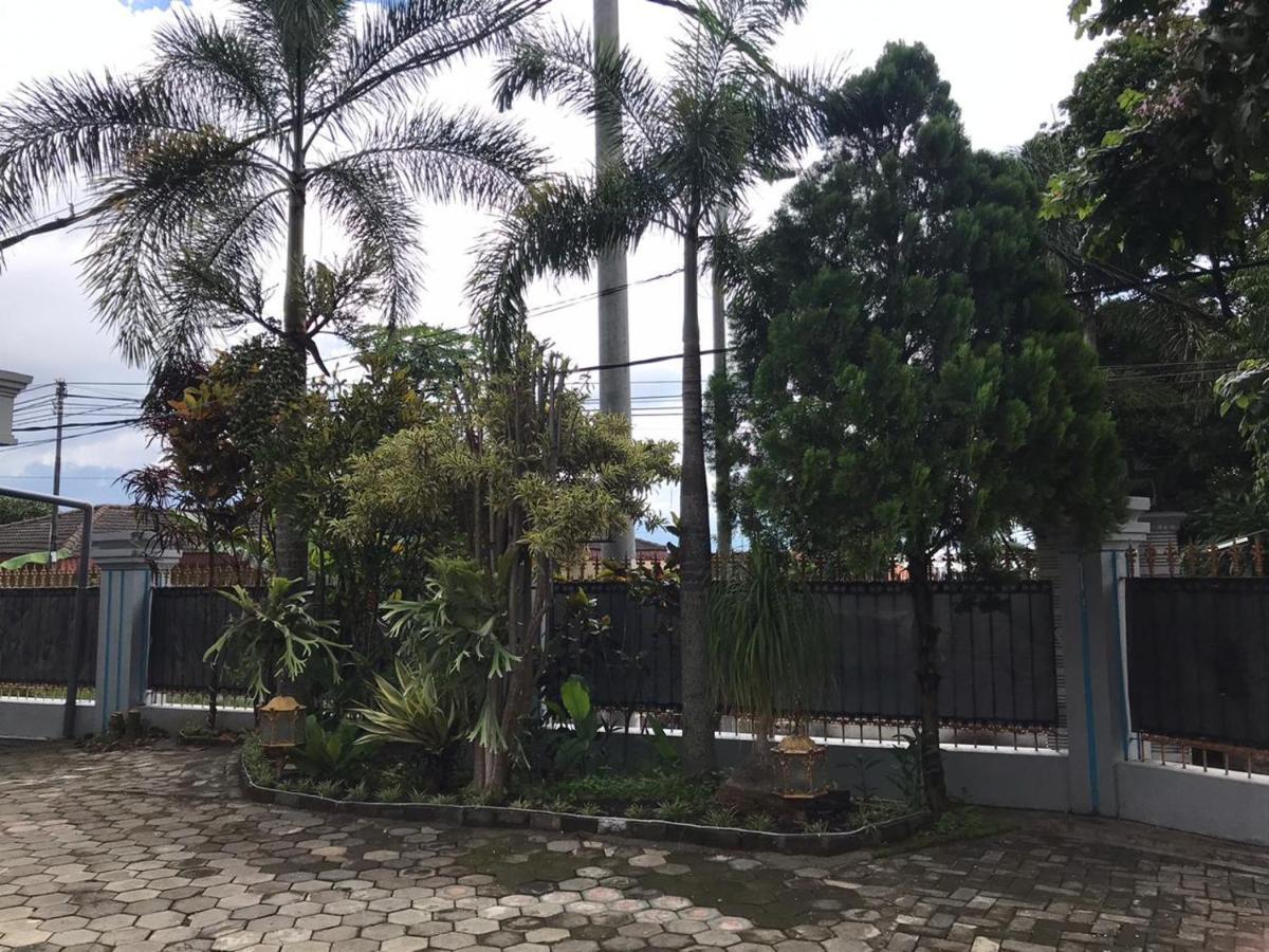 Villa & Guest House Batu Indah Luaran gambar